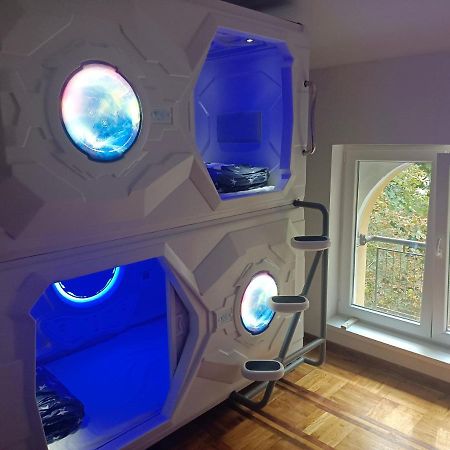 Panda Victor Space Capsule Hostel-Neo Nomad 贝尔格莱德 外观 照片