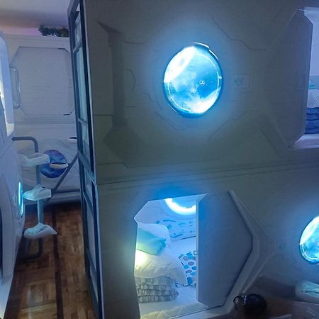 Panda Victor Space Capsule Hostel-Neo Nomad 贝尔格莱德 外观 照片