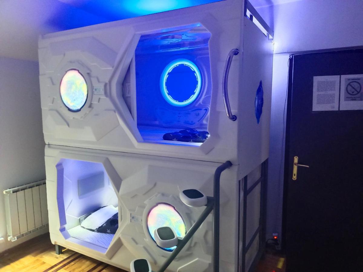 Panda Victor Space Capsule Hostel-Neo Nomad 贝尔格莱德 外观 照片