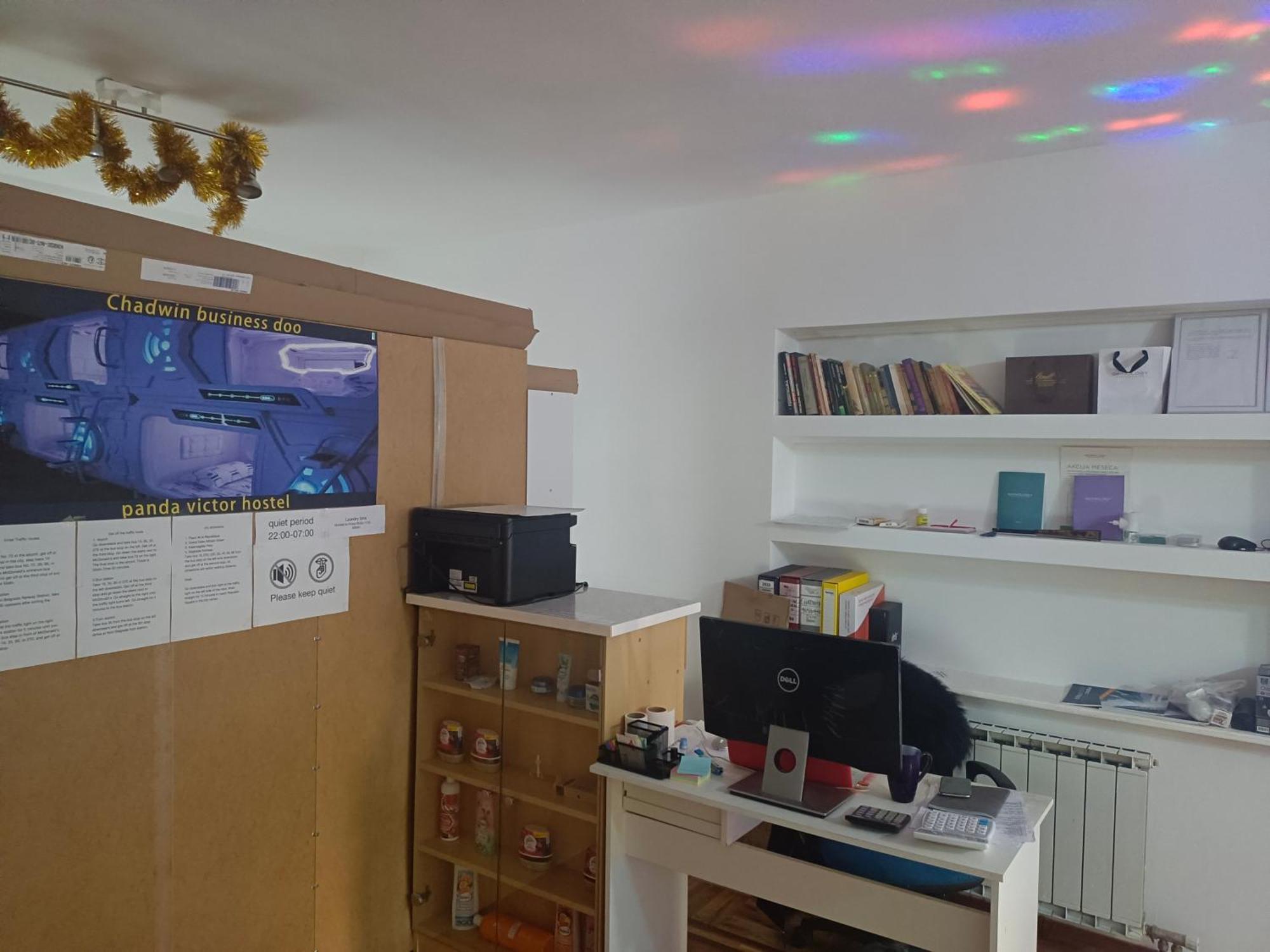 Panda Victor Space Capsule Hostel-Neo Nomad 贝尔格莱德 外观 照片