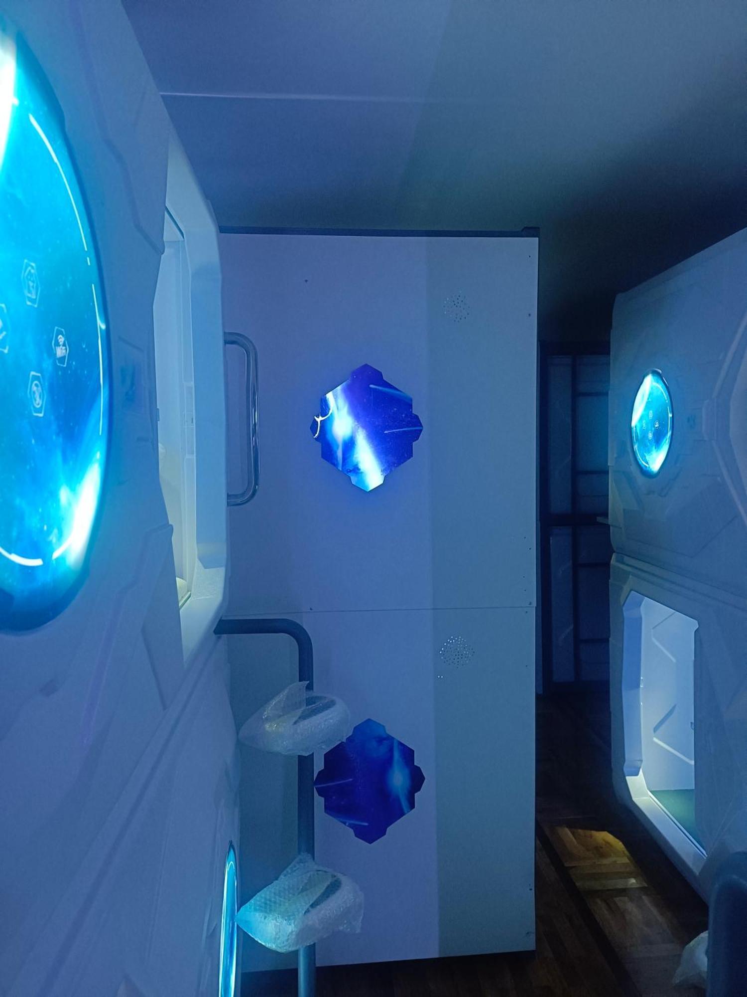 Panda Victor Space Capsule Hostel-Neo Nomad 贝尔格莱德 外观 照片